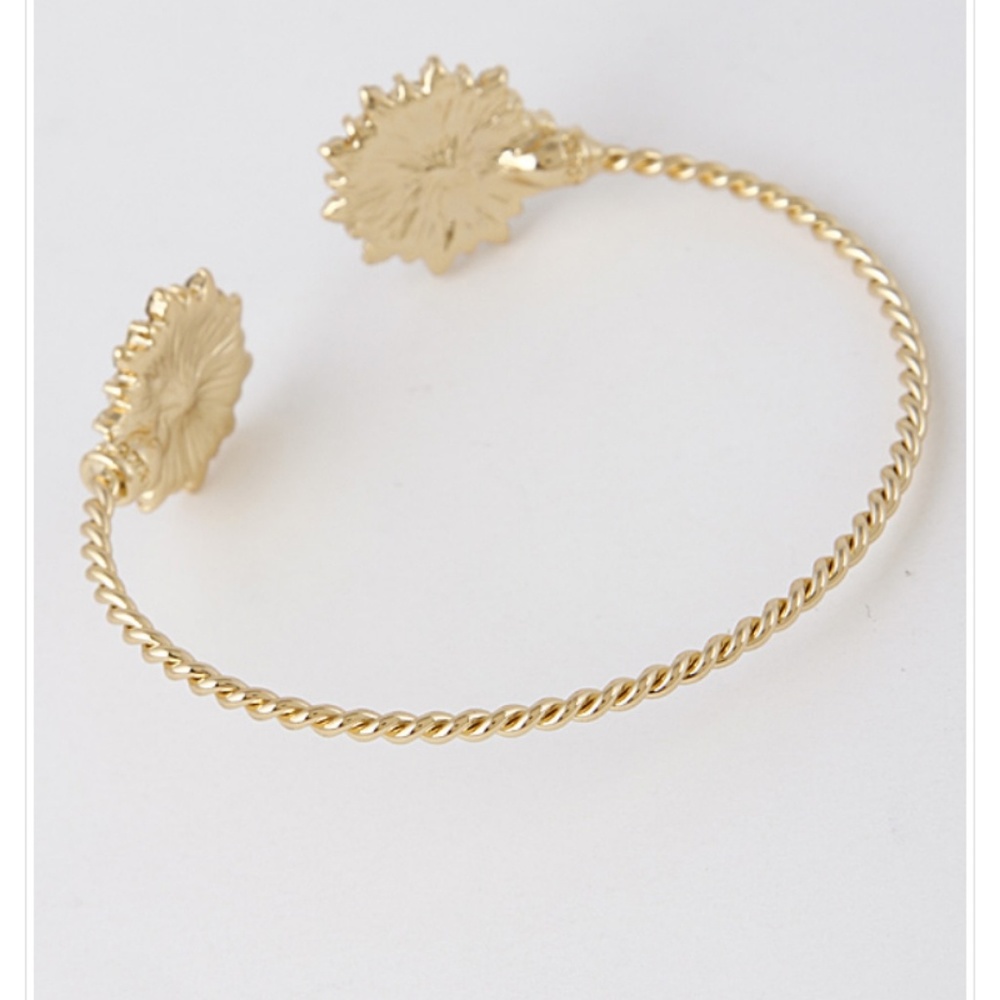 Flower Open Cut Bracelet - Picture 2 of 4